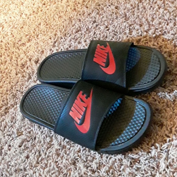 black and red nike slides mens